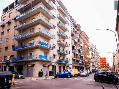 Il primo, ad angolo con via Egnatia, � palazzo Lacarra...